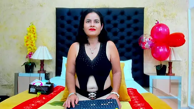 SaraBernarrd online show from 02/07/25, 01:25
