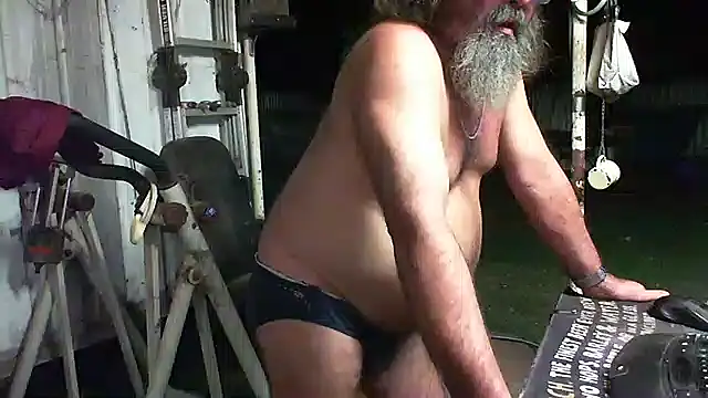 Snapshot of herbie010666 chatting on 01/20/25, 11:24 herbie010666 online show from 01/20/25, 11:24