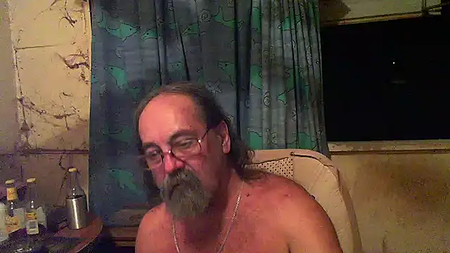 Snapshot of herbie010666 chatting on 02/12/25, 04:54 herbie010666 online show from 02/12/25, 04:54