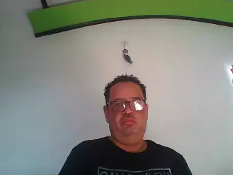 Snapshot of djtomxxx2777 chatting on 02/04/25, 08:17 djtomxxx2777 online show from 02/04/25, 08:17