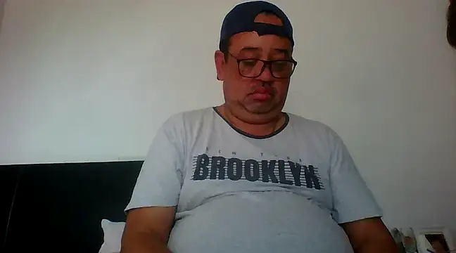 Snapshot of djtomxxx2777 chatting on 02/06/25, 06:02 djtomxxx2777 online show from 02/06/25, 06:02