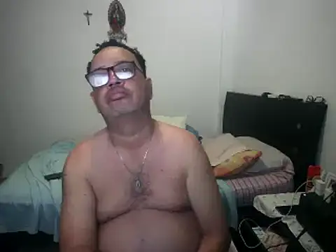 Snapshot of djtomxxx2777 chatting on 02/27/25, 04:20 djtomxxx2777 online show from 02/27/25, 04:20