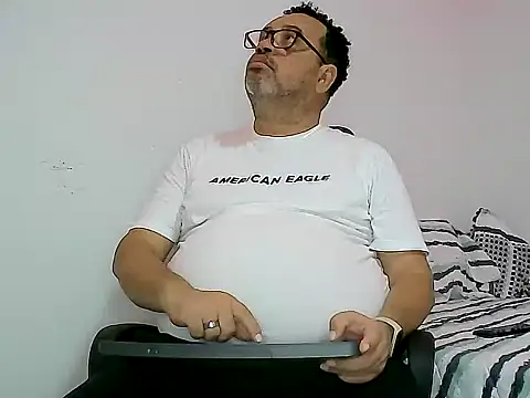 Snapshot of djtomxxx2777 chatting on 03/21/25, 05:23 djtomxxx2777 online show from 03/21/25, 05:23