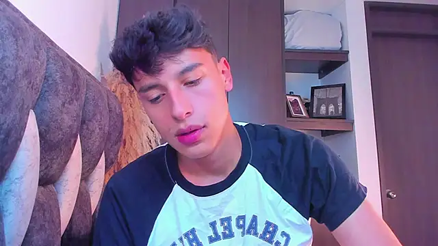 Snapshot of I_Gabriel chatting on 12/23/24, 10:12 I Gabriel online show from 12/23/24, 10:12