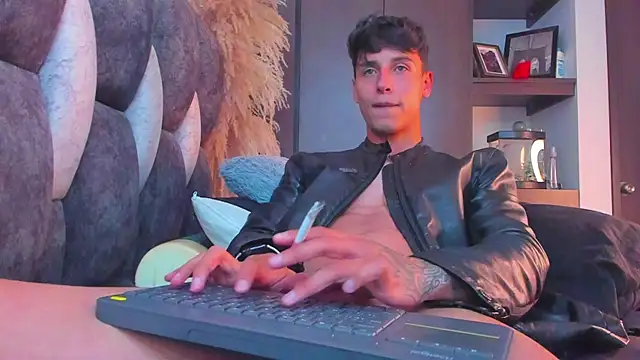 Snapshot of I_Gabriel chatting on 01/05/25, 01:45 I Gabriel online show from 01/05/25, 01:45