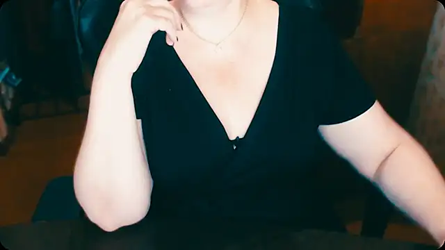 Snapshot of AlisaHot55 chatting on 11/13/25, 11:31 AlisaHot55 online show from 11/13/25, 11:31