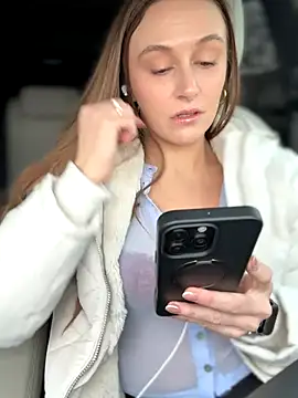 lunagirl13 online show from 12/05/25, 06:26