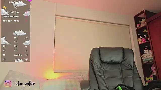 Snapshot of Laurent-Glass chatting on 11/07/25, 11:16 Laurent-Glass online show from 11/07/25, 11:16