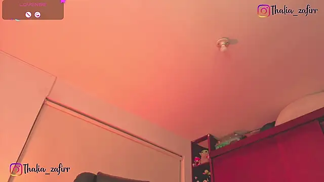 Snapshot of Laurent-Glass chatting on 11/25/25, 04:23 Laurent-Glass online show from 11/25/25, 04:23