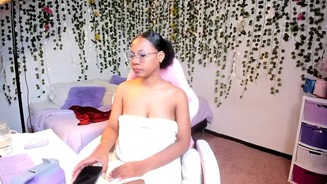 Snapshot of violeta_milleer chatting on 09/24/25, 03:37 violeta milleer online show from 09/24/25, 03:37