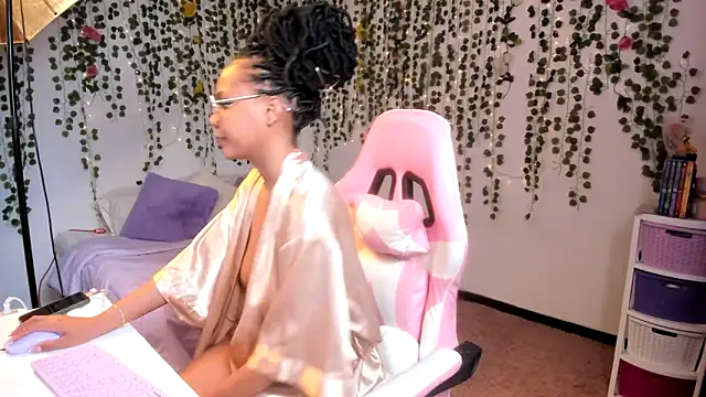 Snapshot of violeta_milleer chatting on 10/12/25, 04:28 violeta milleer online show from 10/12/25, 04:28