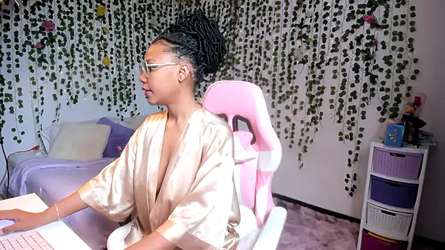 Snapshot of violeta_milleer chatting on 11/07/25, 03:34 violeta milleer online show from 11/07/25, 03:34