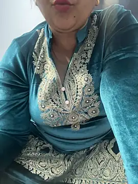 Preet Kaur 69 online show from 12/17/24, 01:49