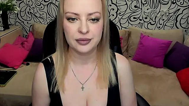 Hotdreamhere online show from 05/24/26, 03:22