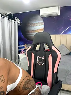 Snapshot of Nella_Dolls chatting on 09/13/25, 03:39 Nella Dolls online show from 09/13/25, 03:39