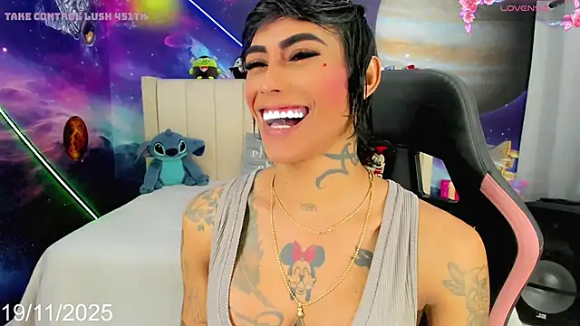 Snapshot of Nella_Dolls chatting on 11/19/25, 10:37 Nella Dolls online show from 11/19/25, 10:37