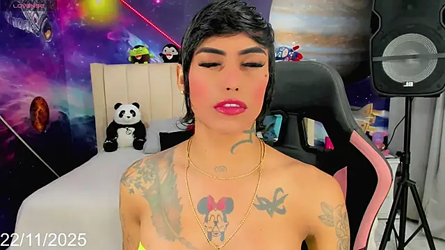 Snapshot of Nella_Dolls chatting on 11/22/25, 07:51 Nella Dolls online show from 11/22/25, 07:51