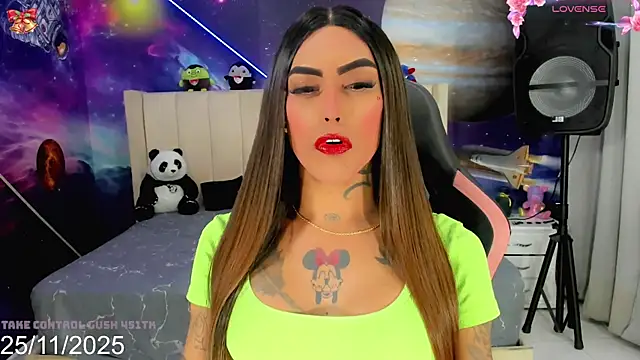 Snapshot of Nella_Dolls chatting on 11/25/25, 10:43 Nella Dolls online show from 11/25/25, 10:43