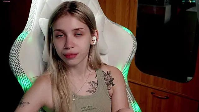 Snapshot of ho1yho1e chatting on 10/01/25, 06:58 ho1yho1e online show from 10/01/25, 06:58