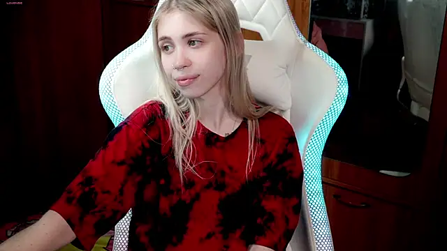 Snapshot of ho1yho1e chatting on 10/16/25, 07:15 ho1yho1e online show from 10/16/25, 07:15