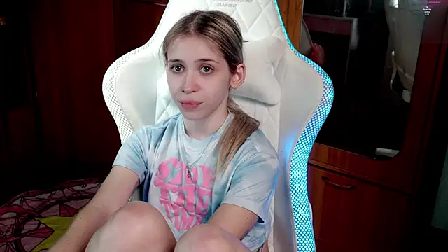 Snapshot of ho1yho1e chatting on 11/01/25, 06:32 ho1yho1e online show from 11/01/25, 06:32