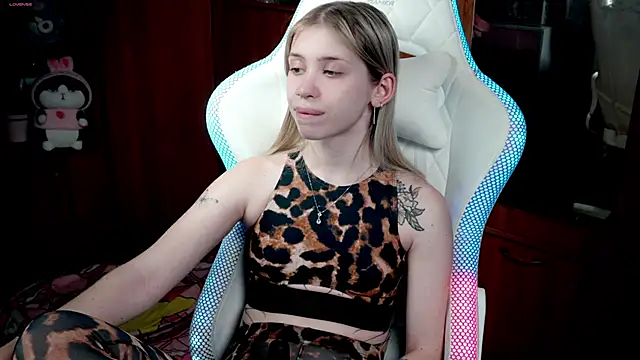 Snapshot of ho1yho1e chatting on 11/14/25, 07:34 ho1yho1e online show from 11/14/25, 07:34