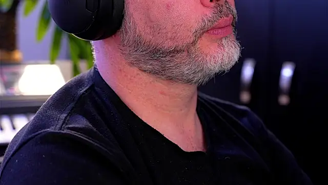 Sanders White online show from 09/26/25, 04:05