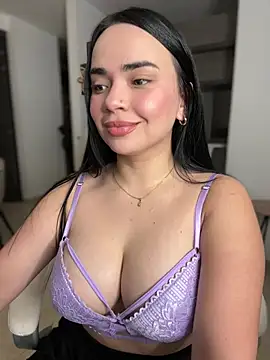 Snapshot of GeorginaJones chatting on 01/21/25, 01:50 GeorginaJones online show from 01/21/25, 01:50