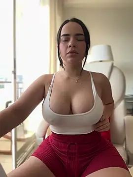 Snapshot of GeorginaJones chatting on 01/21/25, 10:08 GeorginaJones online show from 01/21/25, 10:08