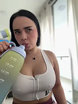 Snapshot of GeorginaJones chatting on 02/02/25, 10:39 GeorginaJones online show from 02/02/25, 10:39