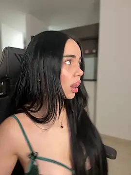 Snapshot of GeorginaJones chatting on 10/29/25, 01:19 GeorginaJones online show from 10/29/25, 01:19