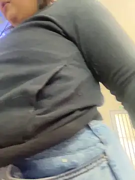 Snapshot of Lia_sexx chatting on 11/12/25, 07:13 Lia sexx online show from 11/12/25, 07:13