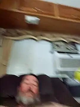 Snapshot of van88 chatting on 03/18/25, 07:42 van88 online show from 03/18/25, 07:42