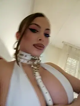 Snapshot of TamaraSavage chatting on 01/12/25, 09:30 TamaraSavage online show from 01/12/25, 09:30