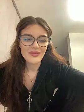 little belucci online show from 02/21/25, 03:54