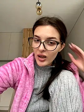 little belucci online show from 10/04/25, 09:07