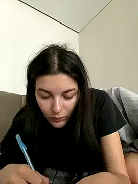 little belucci online show from 10/17/25, 07:00