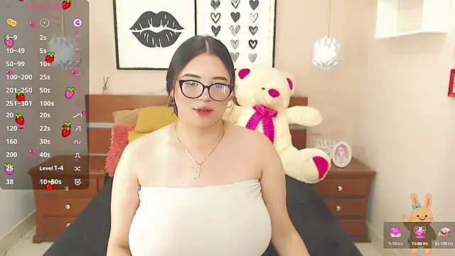 Snapshot of miss_linda_ chatting on 01/22/25, 07:34 miss linda  online show from 01/22/25, 07:34