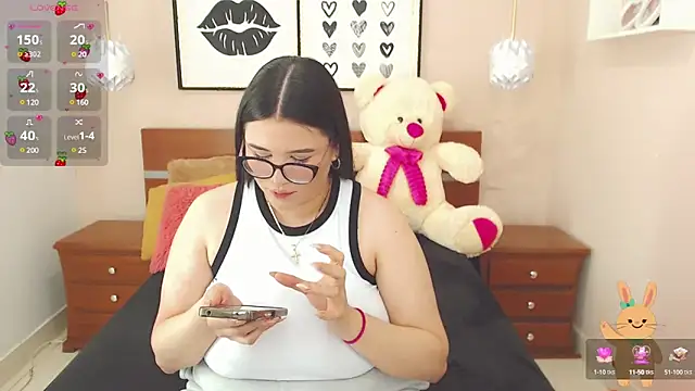 Snapshot of miss_linda_ chatting on 02/17/25, 05:10 miss linda  online show from 02/17/25, 05:10