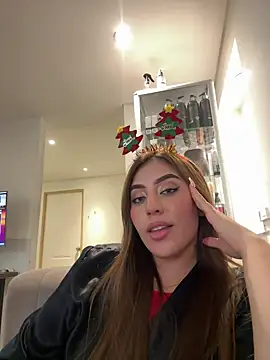 Snapshot of MaddyyLennon chatting on 12/16/24, 05:33 MaddyyLennon online show from 12/16/24, 05:33