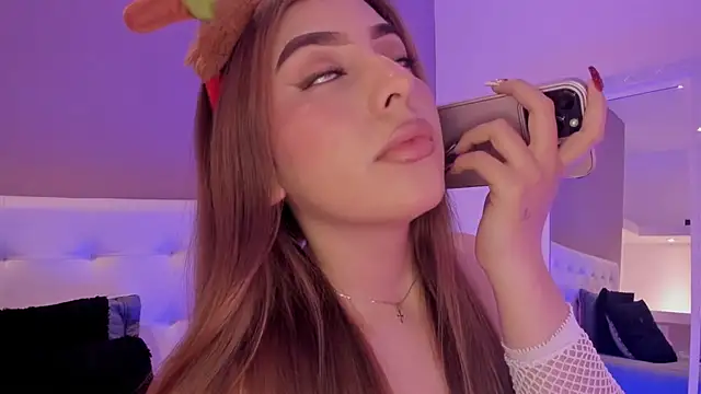 Snapshot of MaddyyLennon chatting on 12/23/24, 03:01 MaddyyLennon online show from 12/23/24, 03:01