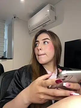 Snapshot of MaddyyLennon chatting on 01/07/25, 04:59 MaddyyLennon online show from 01/07/25, 04:59