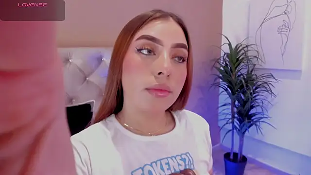 Snapshot of MaddyyLennon chatting on 02/06/25, 02:15 MaddyyLennon online show from 02/06/25, 02:15