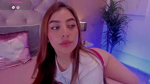 Snapshot of MaddyyLennon chatting on 02/18/25, 05:21 MaddyyLennon online show from 02/18/25, 05:21