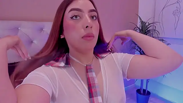 Snapshot of MaddyyLennon chatting on 02/19/25, 02:01 MaddyyLennon online show from 02/19/25, 02:01