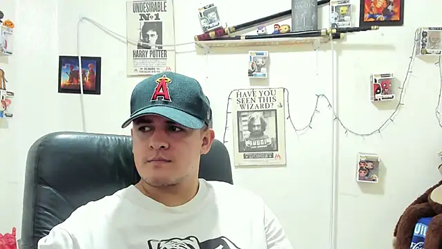 Snapshot of ney_22 chatting on 11/08/25, 01:33 ney 22 online show from 11/08/25, 01:33