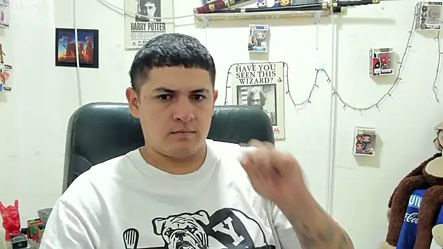 Snapshot of ney_22 chatting on 11/15/25, 08:16 ney 22 online show from 11/15/25, 08:16