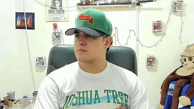 Snapshot of ney_22 chatting on 11/19/25, 01:38 ney 22 online show from 11/19/25, 01:38