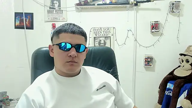 Snapshot of ney_22 chatting on 11/24/25, 09:42 ney 22 online show from 11/24/25, 09:42