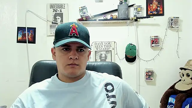 Snapshot of ney_22 chatting on 11/25/25, 11:43 ney 22 online show from 11/25/25, 11:43